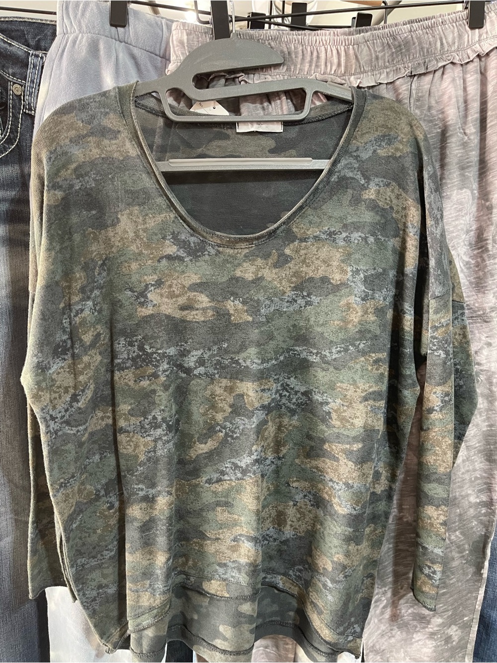 Long Sleeve Women's Camo Print Tee - Green